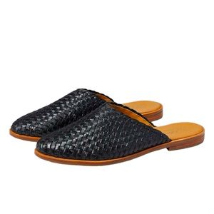 Seychelles Places To Go Black Leather Woven Size 9 Mules